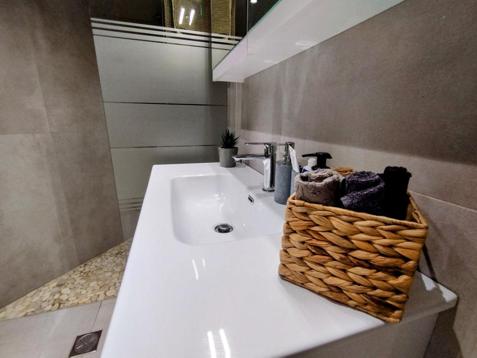 Floral Home 1 - Ground Floor Apt With Courtyard And Private Parking! Athen Exterior foto